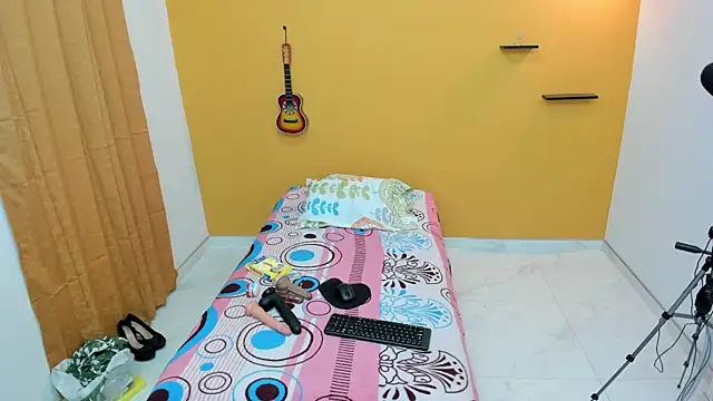 evaleribigtits18 online show from 12, 1, 2025