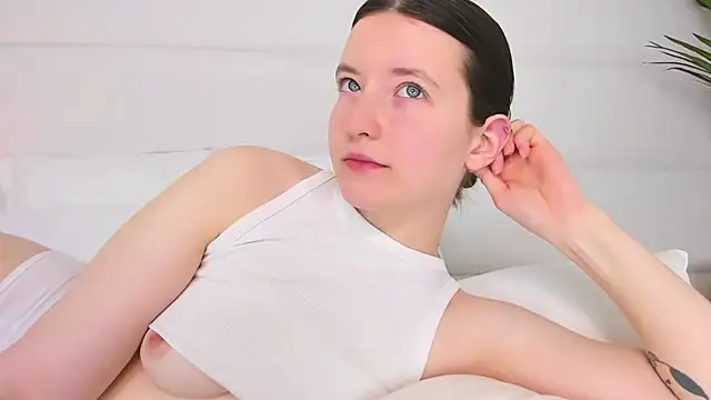 MoonAngelic online show from 7, 3, 2025