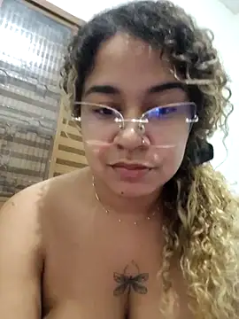 VitoriaFernandes online show from 11, 9, 2025