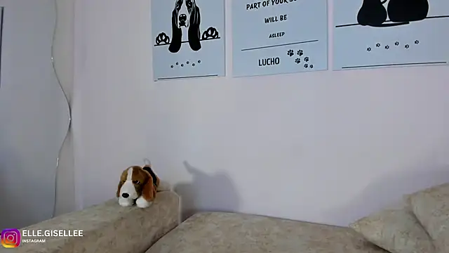 Snapshot of ElleGisellee chatting on 25, 2, 2025 ElleGisellee online show from 25, 2, 2025