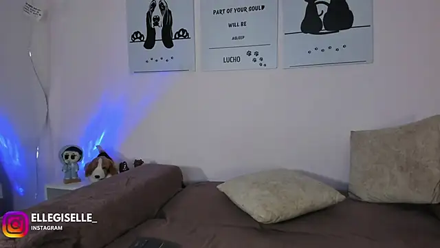 Snapshot of ElleGisellee chatting on 29, 9, 2025 ElleGisellee online show from 29, 9, 2025