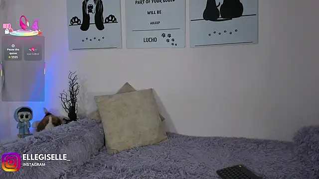 Snapshot of ElleGisellee chatting on 30, 10, 2025 ElleGisellee online show from 30, 10, 2025