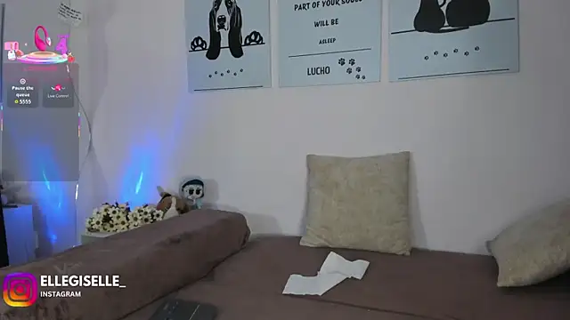 Snapshot of ElleGisellee chatting on 11, 11, 2025 ElleGisellee online show from 11, 11, 2025