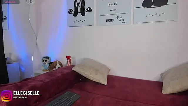 Snapshot of ElleGisellee chatting on 8, 2, 2026 ElleGisellee online show from 8, 2, 2026