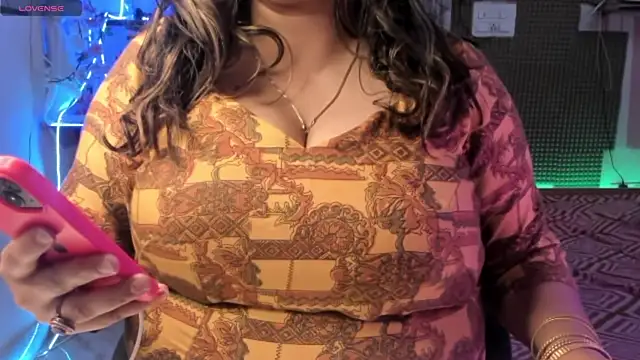 Gulabi Queen online show from 2, 2, 2025