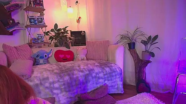HANNAH LOVEE online show from 12, 6, 2026