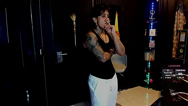 ZhoeStrong online show from 5, 10, 2025