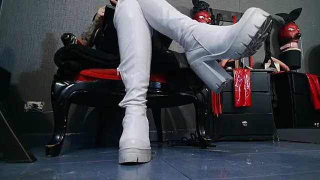 LusstCruella online show from 13, 2, 2025