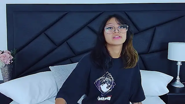 Snapshot of Yommi_Winx chatting on 31, 12, 2024 Yommi Winx online show from 31, 12, 2024