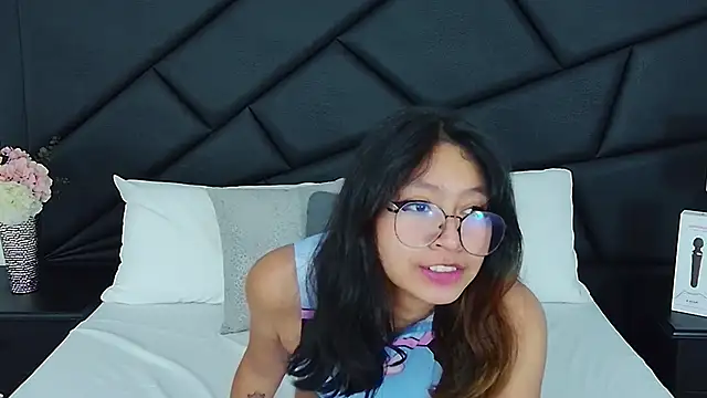 Snapshot of Yommi_Winx chatting on 11, 1, 2025 Yommi Winx online show from 11, 1, 2025