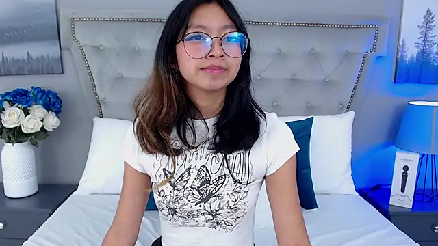 Snapshot of Yommi_Winx chatting on 23, 1, 2025 Yommi Winx online show from 23, 1, 2025