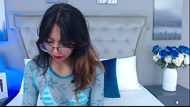 Snapshot of Yommi_Winx chatting on 2, 3, 2025 Yommi Winx online show from 2, 3, 2025