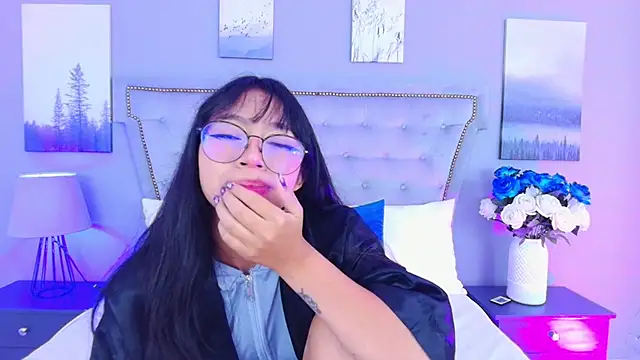 Snapshot of Yommi_Winx chatting on 4, 10, 2025 Yommi Winx online show from 4, 10, 2025