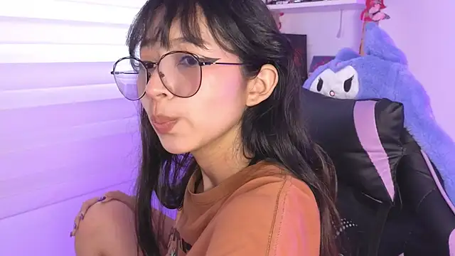 Snapshot of Yommi_Winx chatting on 8, 11, 2025 Yommi Winx online show from 8, 11, 2025