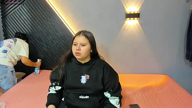 Laia and Aloby online show from 15, 4, 2026