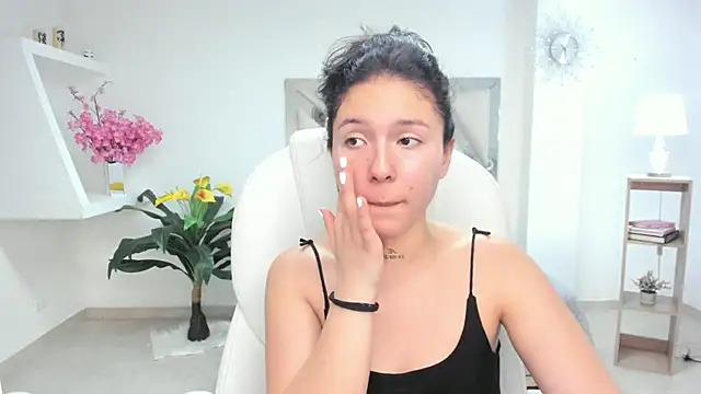 kendaall jenner  online show from 1, 2, 2025