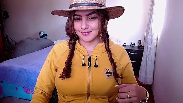 Snapshot of Lu_perez chatting on 5, 2, 2025 Lu perez online show from 5, 2, 2025