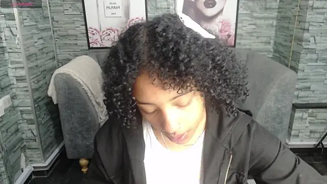 Snapshot of Violeth_b chatting on 22, 9, 2025 Violeth b online show from 22, 9, 2025