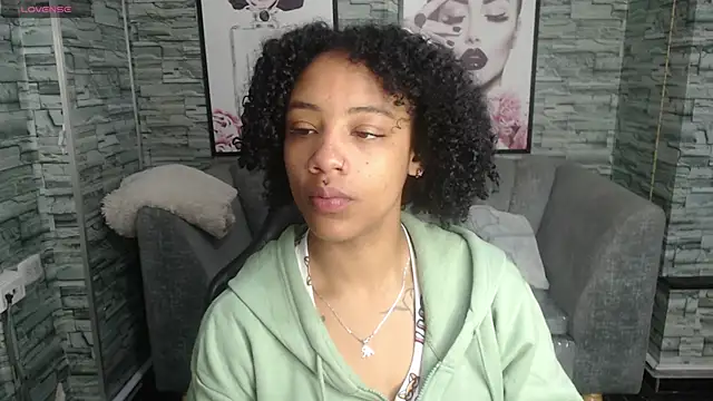 Snapshot of Violeth_b chatting on 23, 9, 2025 Violeth b online show from 23, 9, 2025