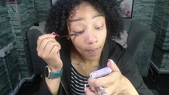 Snapshot of Violeth_b chatting on 26, 9, 2025 Violeth b online show from 26, 9, 2025