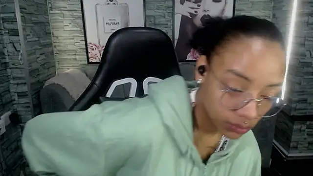 Snapshot of Violeth_b chatting on 27, 9, 2025 Violeth b online show from 27, 9, 2025