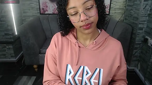 Snapshot of Violeth_b chatting on 6, 10, 2025 Violeth b online show from 6, 10, 2025