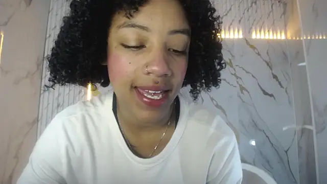 Snapshot of Violeth_b chatting on 7, 10, 2025 Violeth b online show from 7, 10, 2025