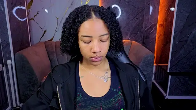 Snapshot of Violeth_b chatting on 18, 11, 2025 Violeth b online show from 18, 11, 2025