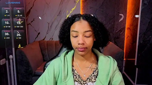 Snapshot of Violeth_b chatting on 19, 11, 2025 Violeth b online show from 19, 11, 2025