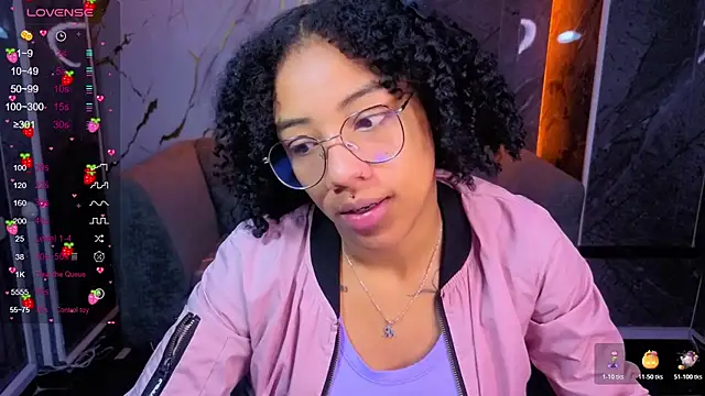 Snapshot of Violeth_b chatting on 21, 11, 2025 Violeth b online show from 21, 11, 2025