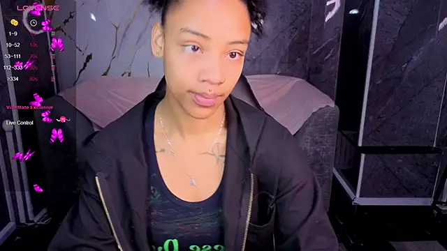 Snapshot of Violeth_b chatting on 25, 11, 2025 Violeth b online show from 25, 11, 2025