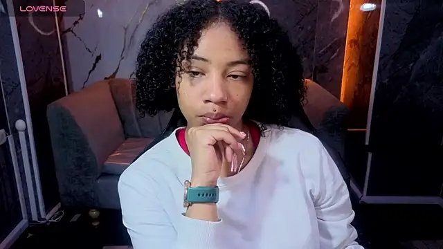 Snapshot of Violeth_b chatting on 28, 11, 2025 Violeth b online show from 28, 11, 2025