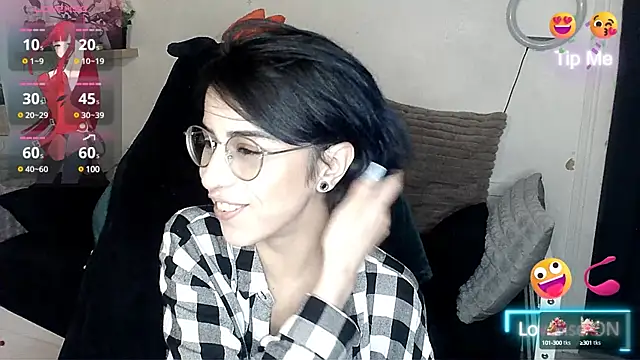 Snapshot of LisandreLaVenale chatting on 5, 1, 2025 LisandreLaVenale online show from 5, 1, 2025