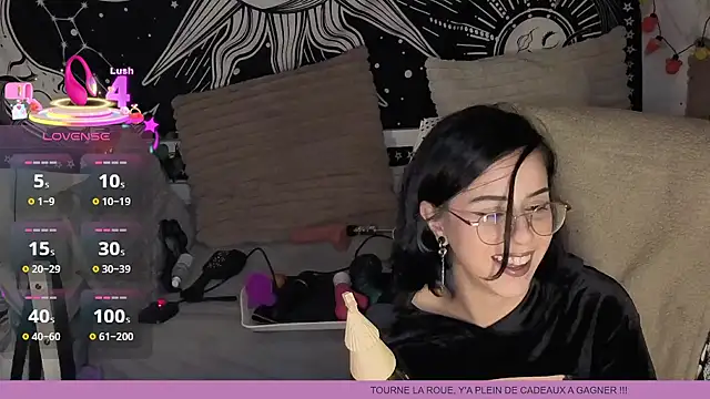 Snapshot of LisandreLaVenale chatting on 14, 11, 2025 LisandreLaVenale online show from 14, 11, 2025