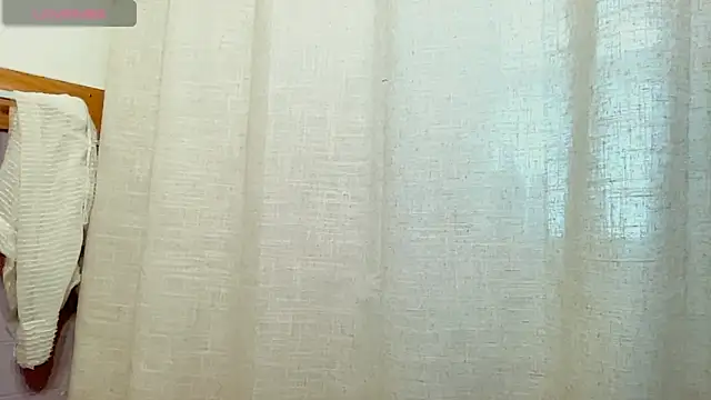 Snapshot of SkarlettRose96 chatting on 20, 10, 2025 SkarlettRose96 online show from 20, 10, 2025