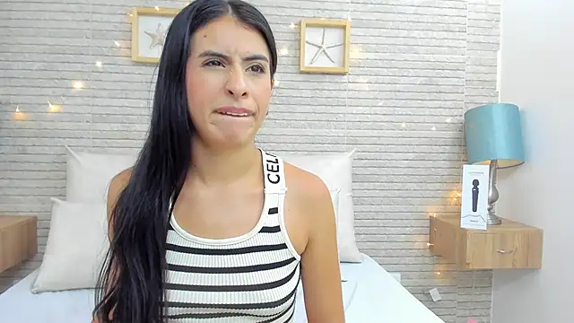 Snapshot of IssabellaLopez chatting on 1, 2, 2025 IssabellaLopez online show from 1, 2, 2025