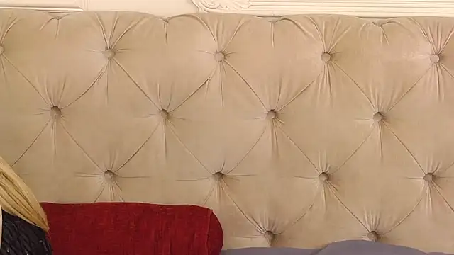 SarahLynz online show from 11, 2, 2025