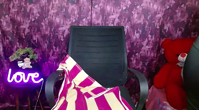 Snapshot of Naughty_Ayesha1 chatting on 19, 1, 2025 Naughty Ayesha1 online show from 19, 1, 2025