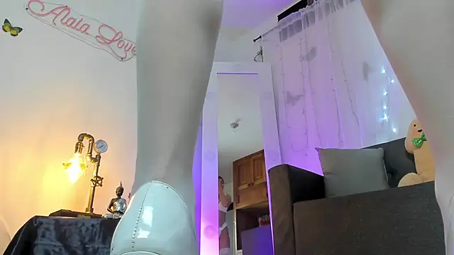 Alaia Love77 online show from 18, 3, 2025