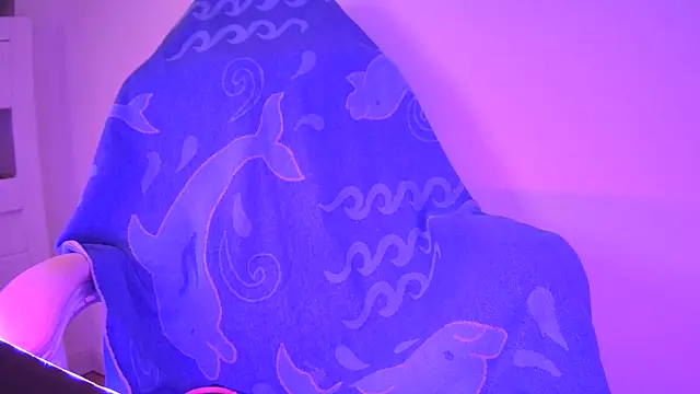 Sissy-Bee online show from 28, 4, 2026