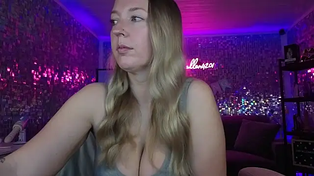 lucyallen4201 online show from 15, 4, 2026