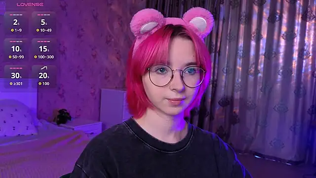 Snapshot of Nora_Failure chatting on 13, 9, 2025 Nora Failure online show from 13, 9, 2025