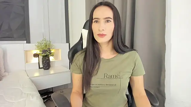 SaraGomez1 online show from 3, 10, 2025