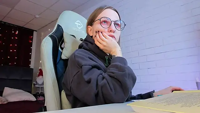 AphexQueen online show from 10, 2, 2025