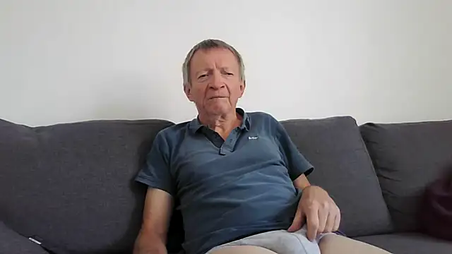 naturiste974 online show from 22, 4, 2026