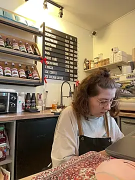 Snapshot of cinnabon_ chatting on 3, 2, 2026 cinnabon online show from 3, 2, 2026