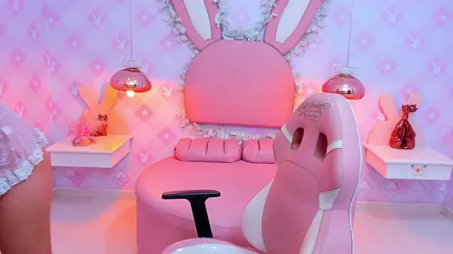 Saraa Skinny online show from 3, 2, 2025