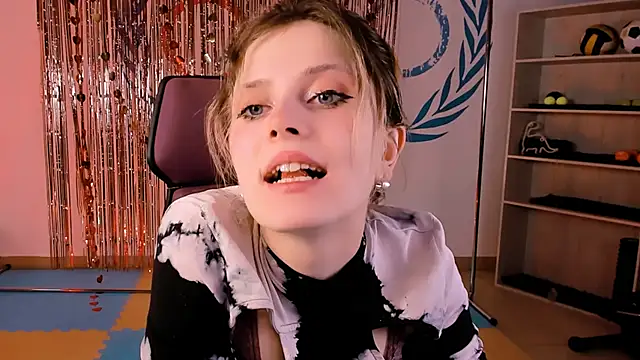 LolaAsmus online show from 27, 2, 2025