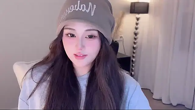 Strawberrybabyy1 online show from 8, 10, 2025