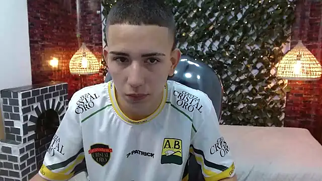 JackSwan18 online show from 6, 12, 2024